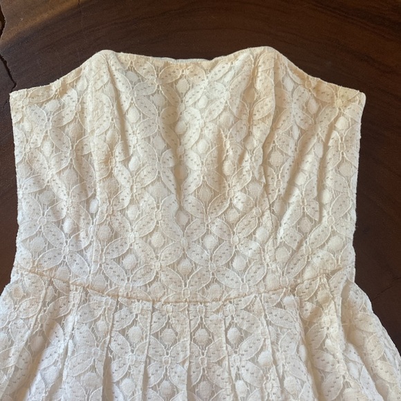 Lilly Pulitzer Caitlin White Lace Strapless Dress/ Size 2 - Picture 5 of 10